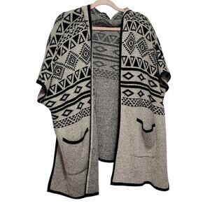 Charlie Paige Geometric Print Women's One Size Poncho with Pockets